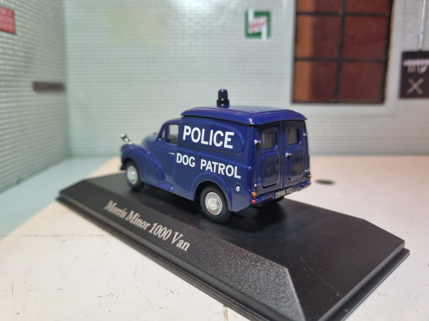 Morris Minor 1000 1956 Police Dog Patrol Van 4650104 Atlas 1:43