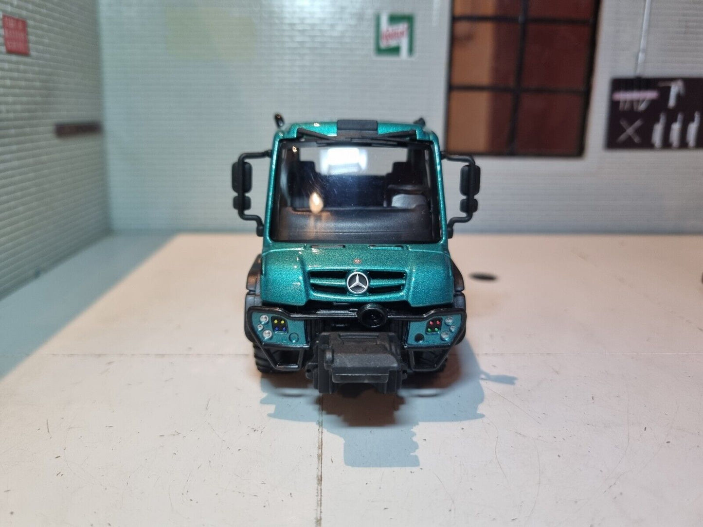 Mercedes Benz Unimog Tipper Truck U400 U423 21238 Maisto 1:43