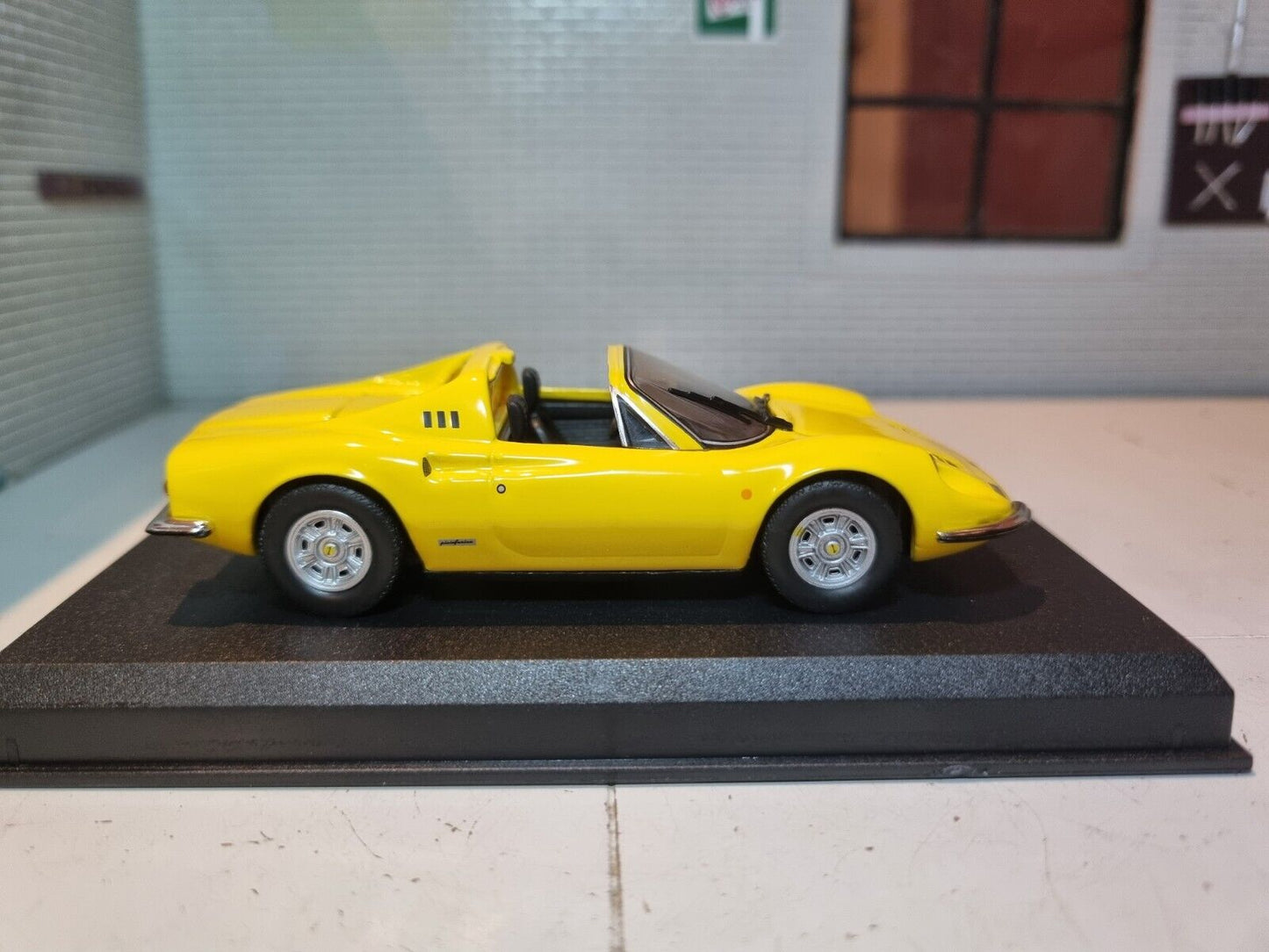 Ferrari 1969 Dino 246 GTS Spyder Ex Magazine 1:43