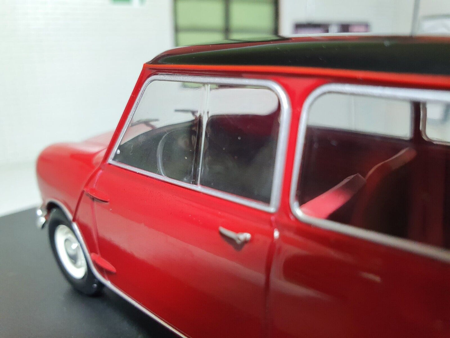 Austin Mini Cooper Morris Mk 1 1961 Red 1275 Whitebox 1:24
