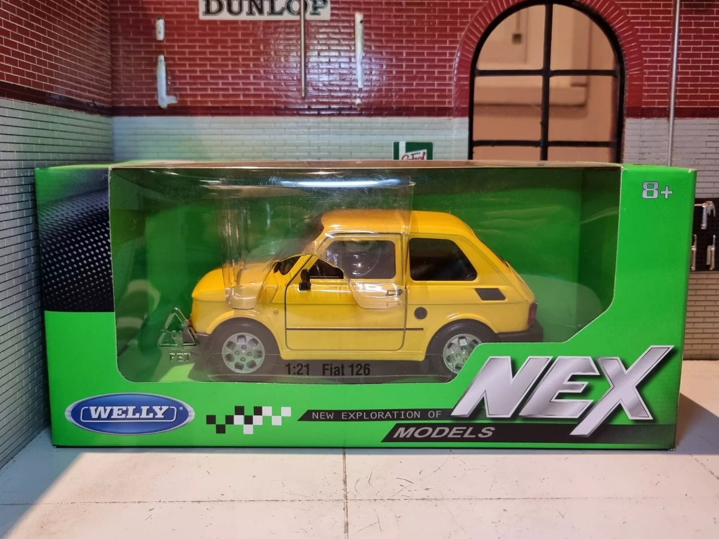 1:24 Fiat 126 jaune 1972 G échelle Welly NEX 1:21 moulé sous pression modèle de voiture 24066