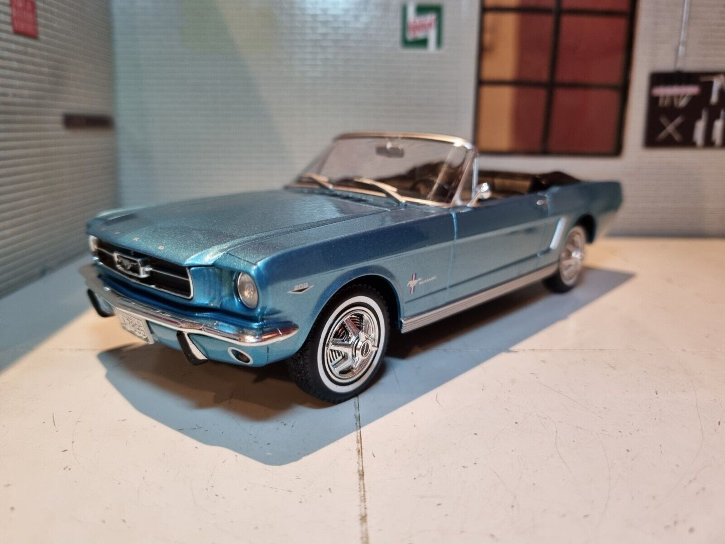 Ford 1964 Mustang Cabriolet 124119 Whitebox 1:24
