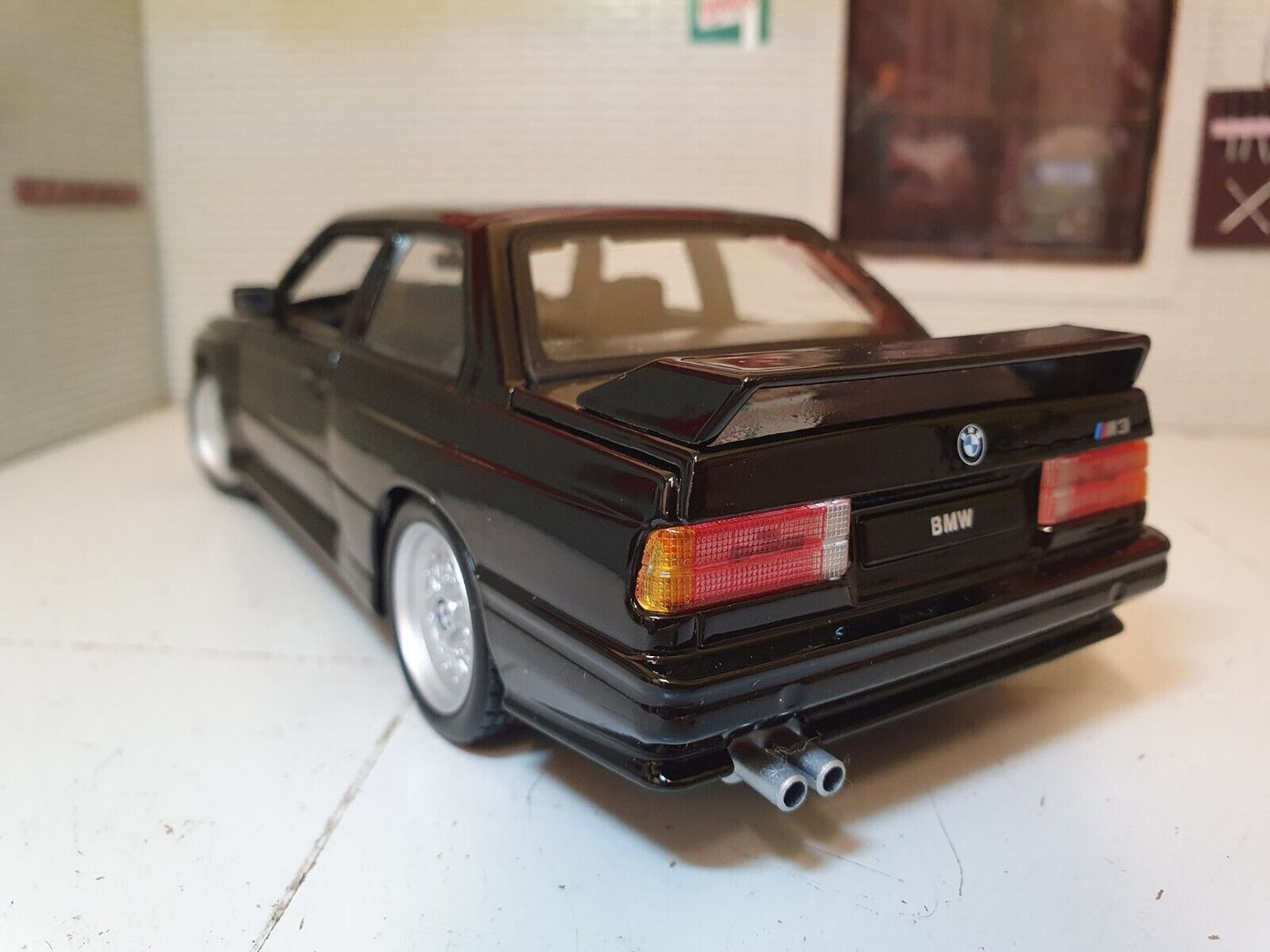 BMW 1988 M3 E30 3 Series 21100 Bburago 1:24