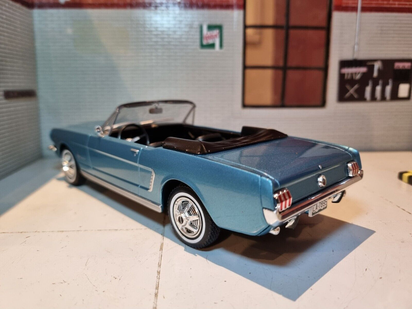 Ford 1964 Mustang Cabriolet 124119 Whitebox 1:24