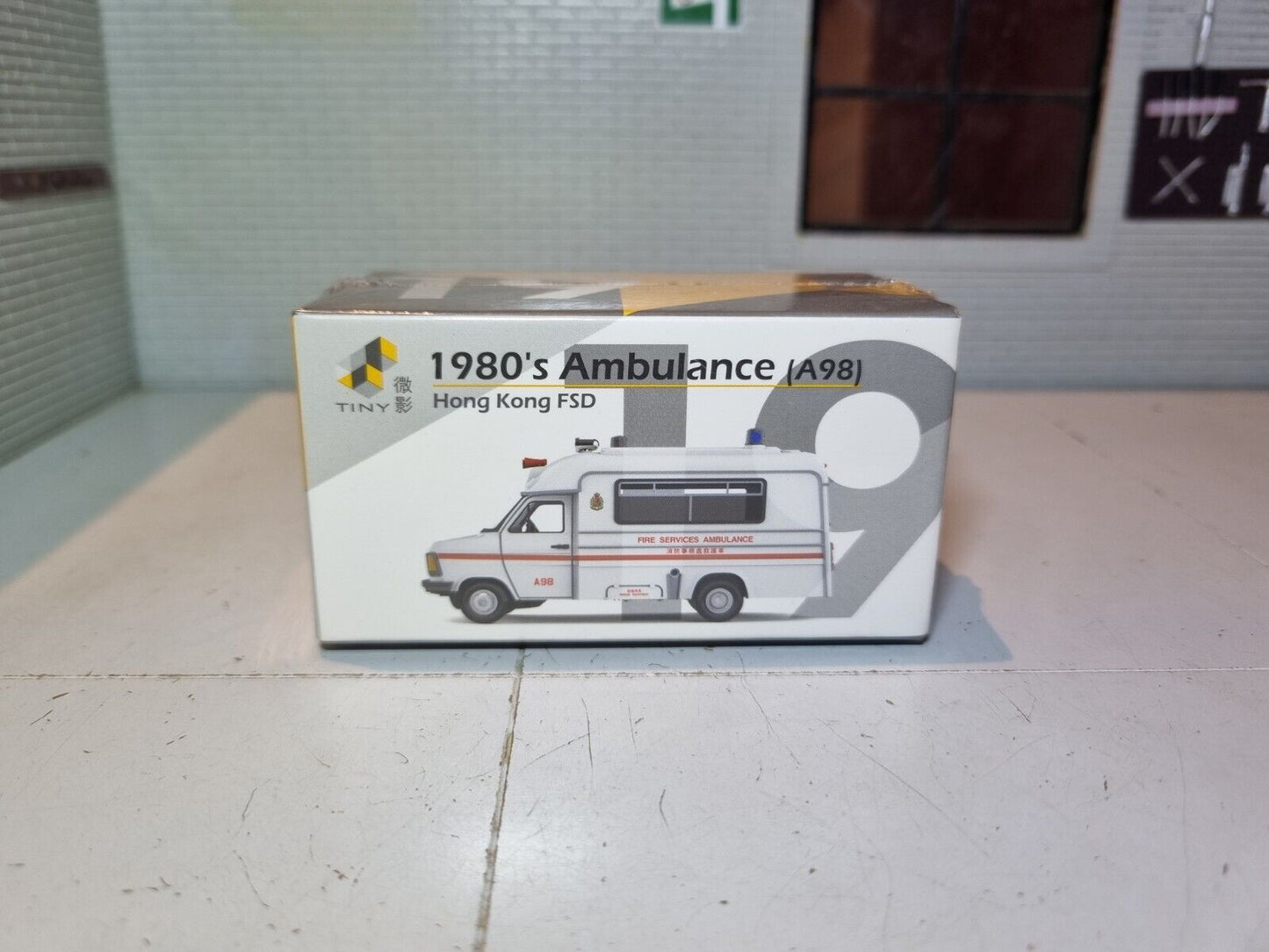 Ford 1980 Transit Mk2 Hong Kong Ambulance A98 ATC64953 Tiny 1:76