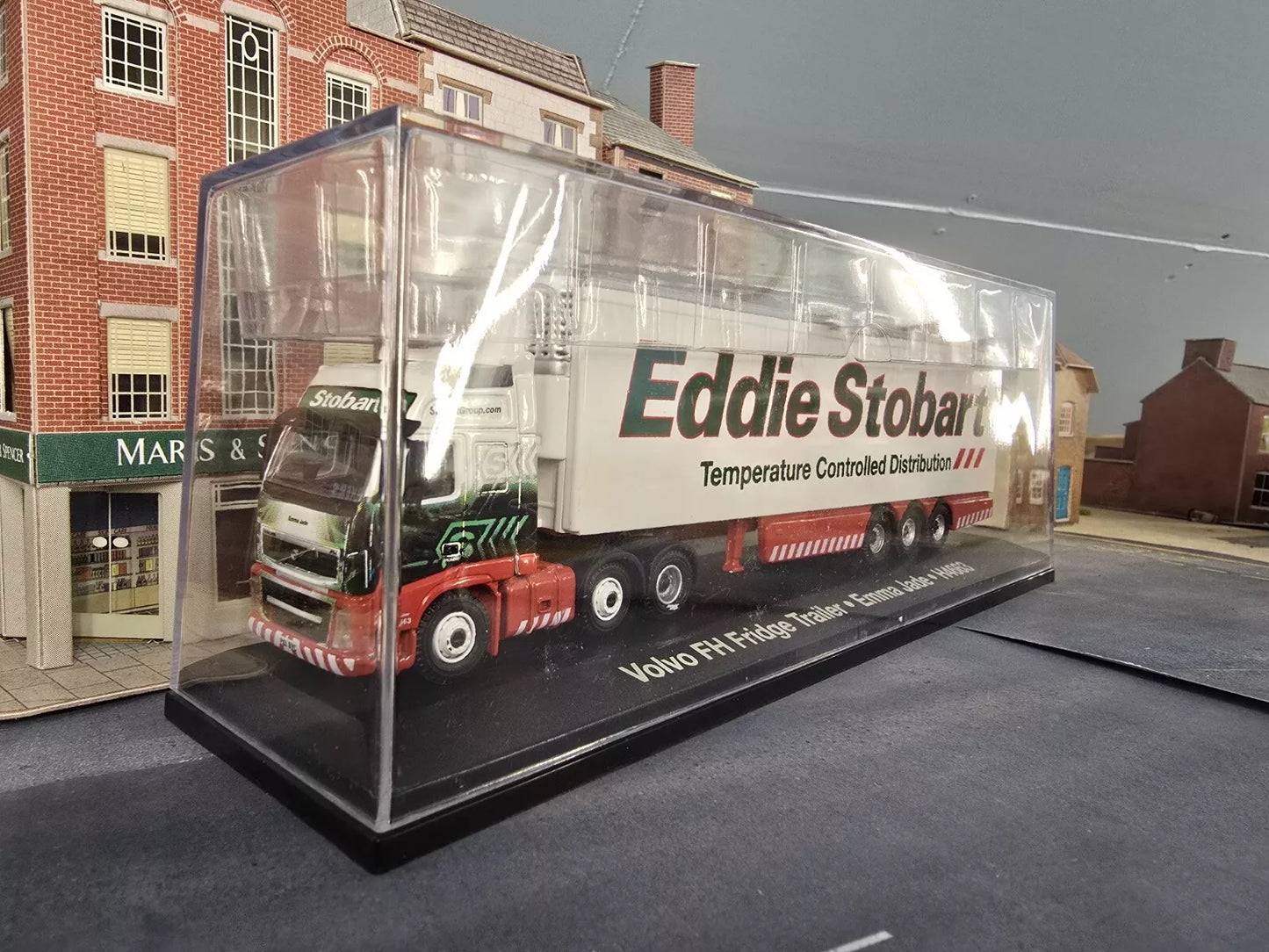 Eddie Stobart 2011 Volvo FH Lorry Refrigerated Trailer H4663 Model STOB001 1:76