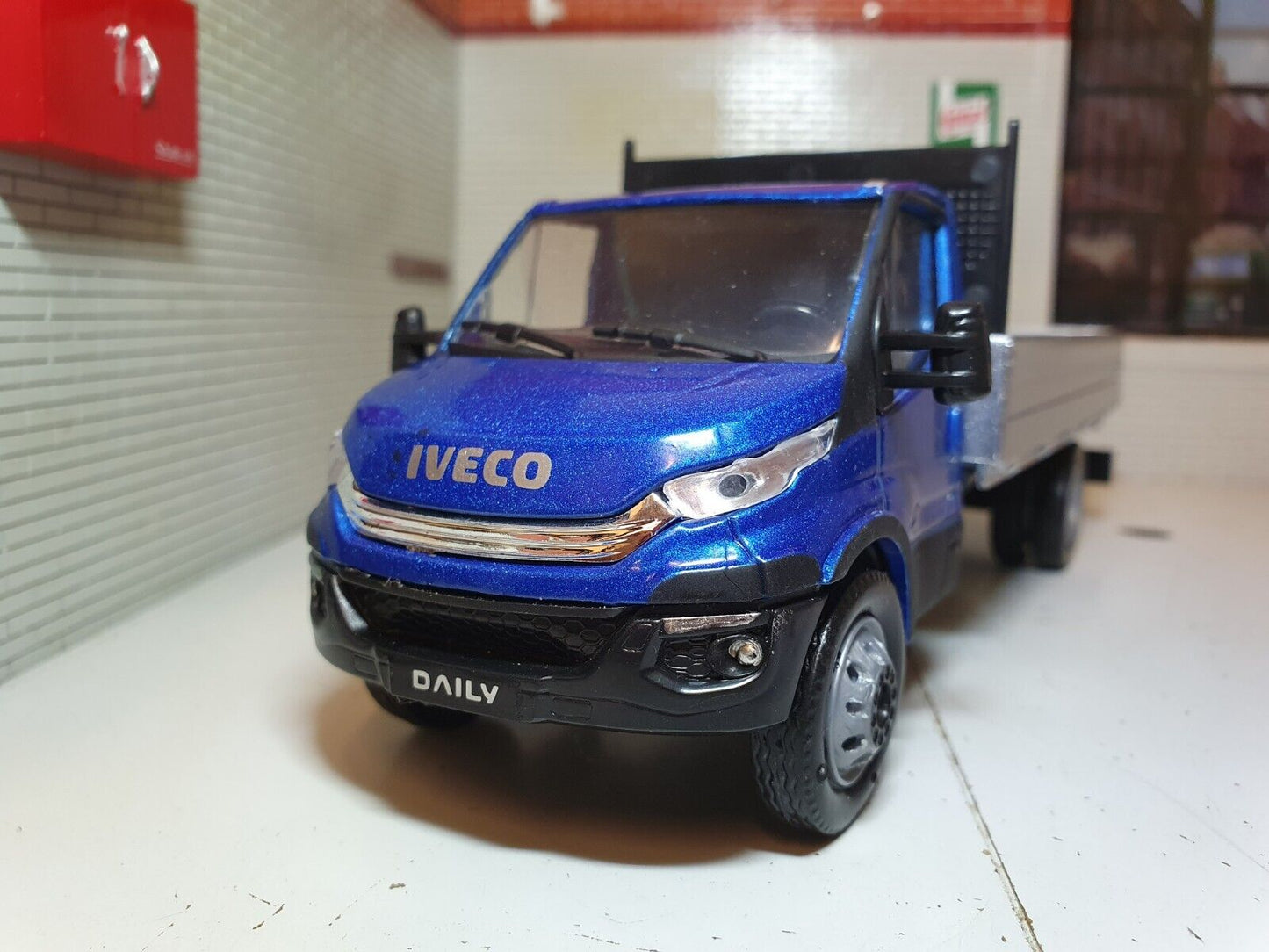 Iveco 2014 Daily Dropside Pickup 15873 New-Ray 1:36
