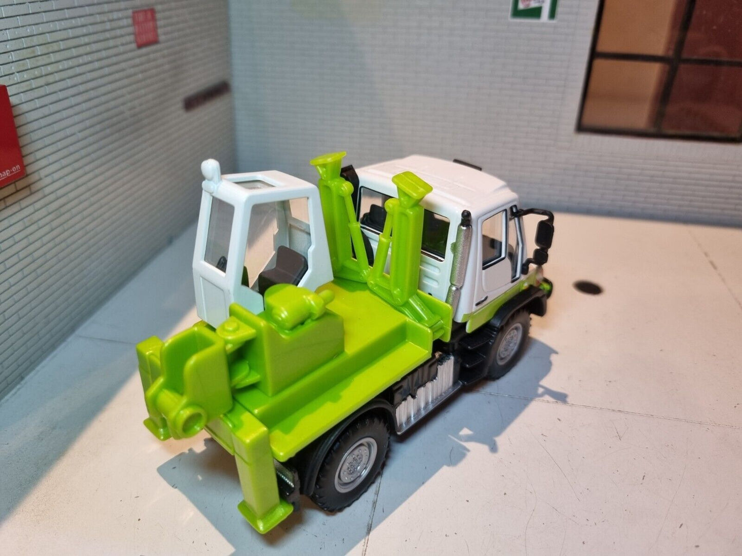 Mercedes Benz Unimog U400 21238 Maisto 1:43