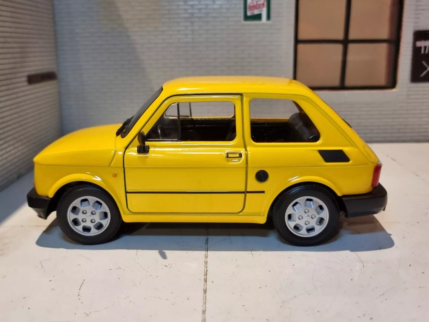 1:24 Fiat 126 jaune 1972 G échelle Welly NEX 1:21 moulé sous pression modèle de voiture 24066