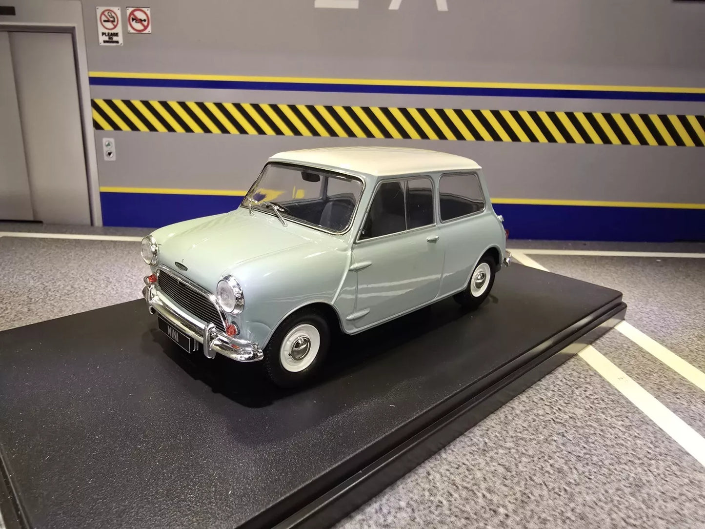 Mini Cooper S 1965 Mk1 124183 WhiteBox 1:24