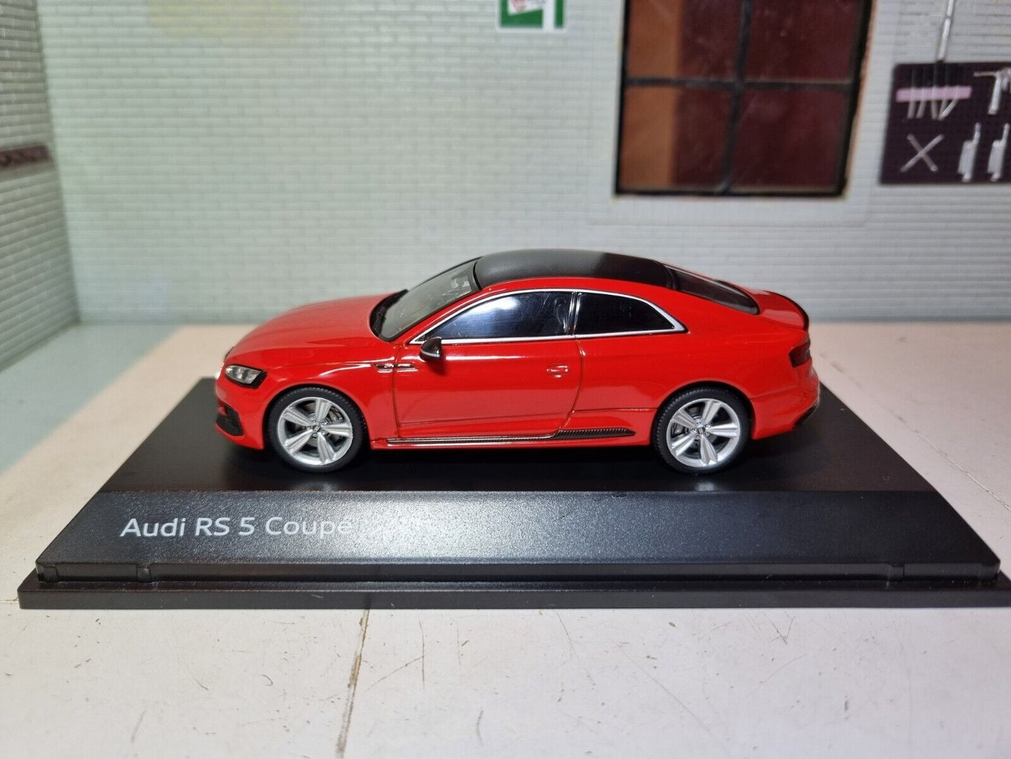 Audi 2017 RS5 Coupe Ex-Dealership Display 1:43