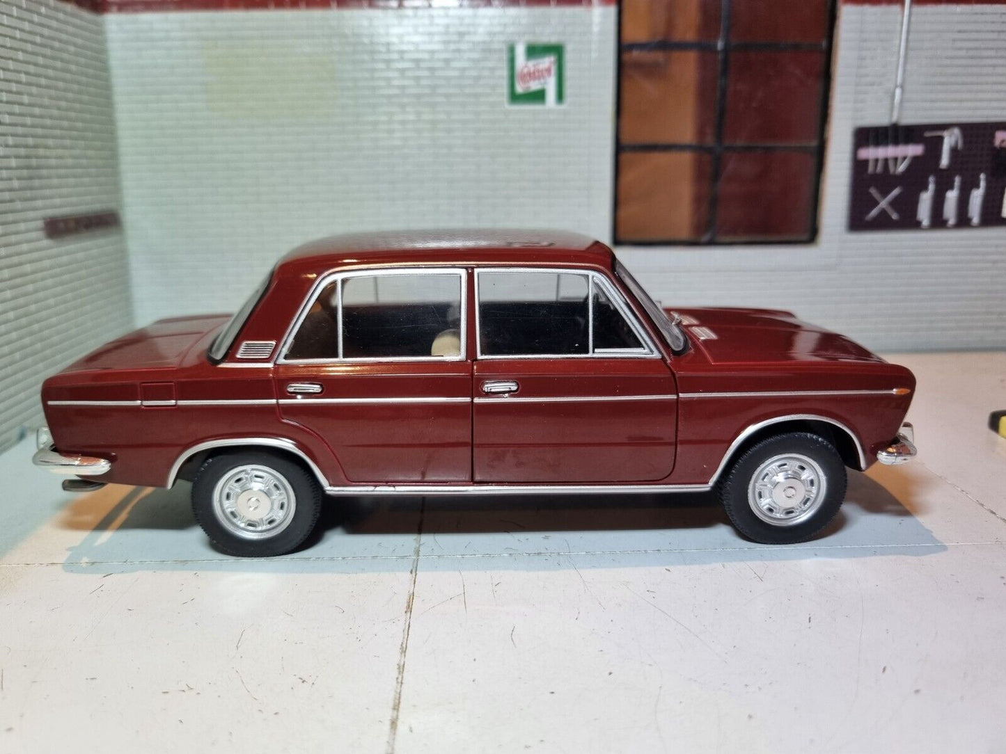 Fiat 125 1968 WB124075 Whitebox 1:24