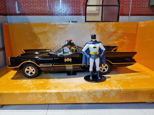 Batmobile & Batman 1966 Adam West DC Comics 98259 JADA 1:24