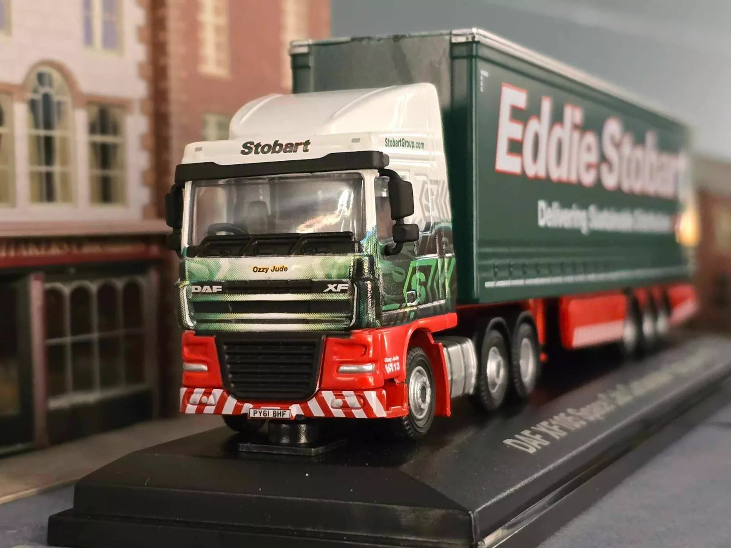 Eddie Stobart 2011 DAF XF105 Space Cab Lorry Tautliner Trailer STOB025 1:76