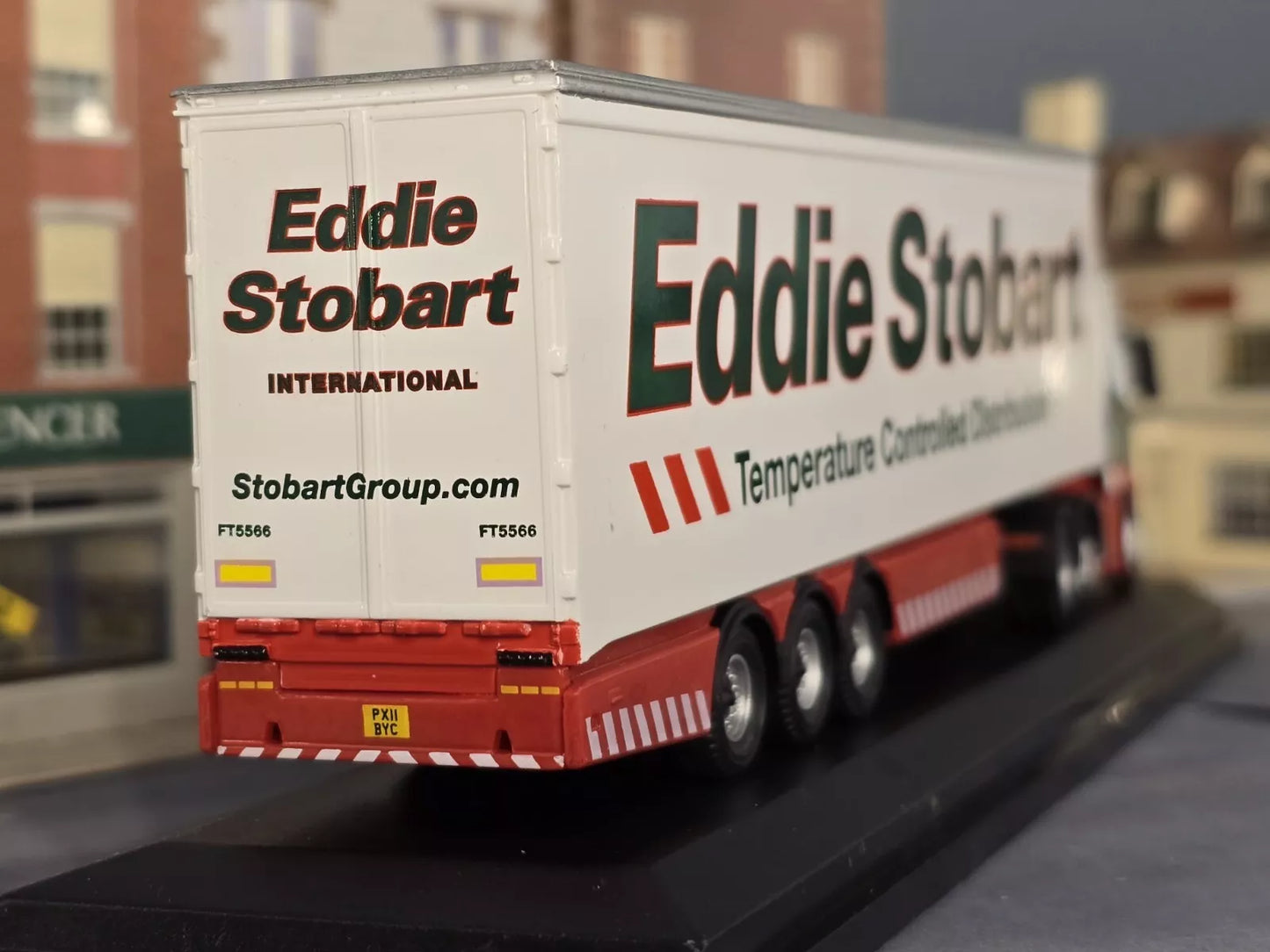 Eddie Stobart 2011 Volvo FH Lorry Refrigerated Trailer H4663 Model STOB001 1:76