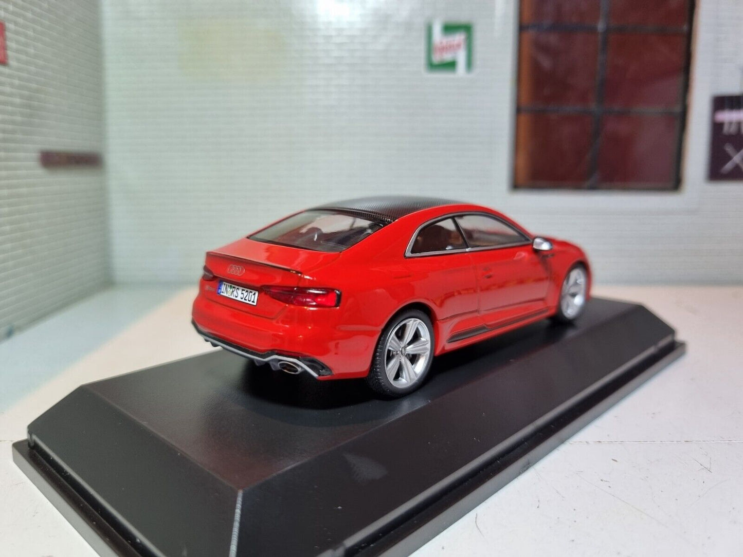 Audi 2017 RS5 Coupé Ex-Händler-Display 1:43