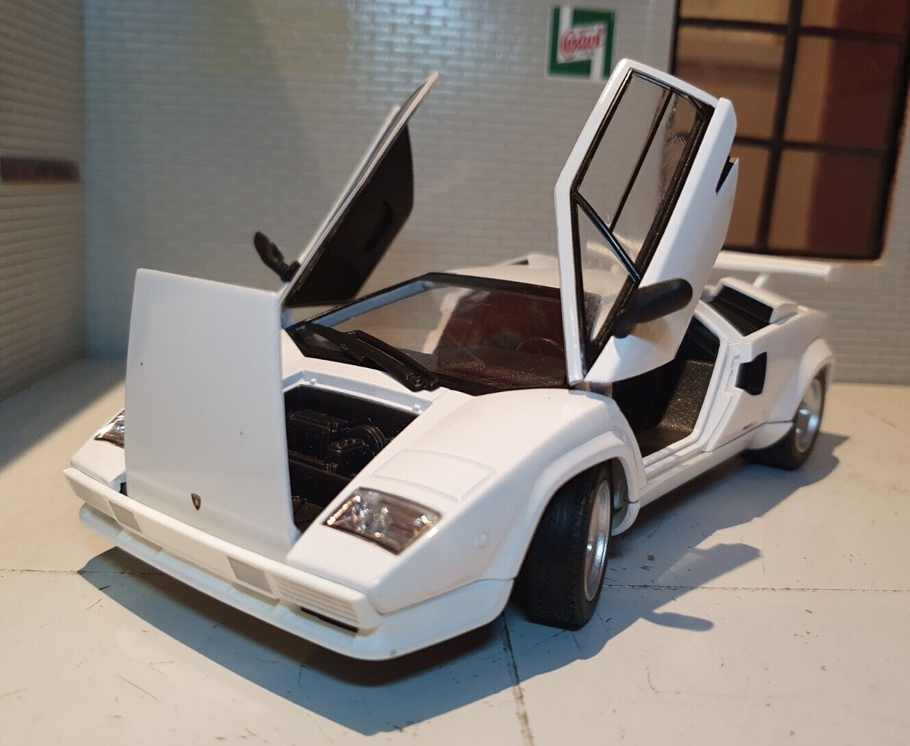Lamborghini 1985 Countach LP5000 24112W Welly 1:24