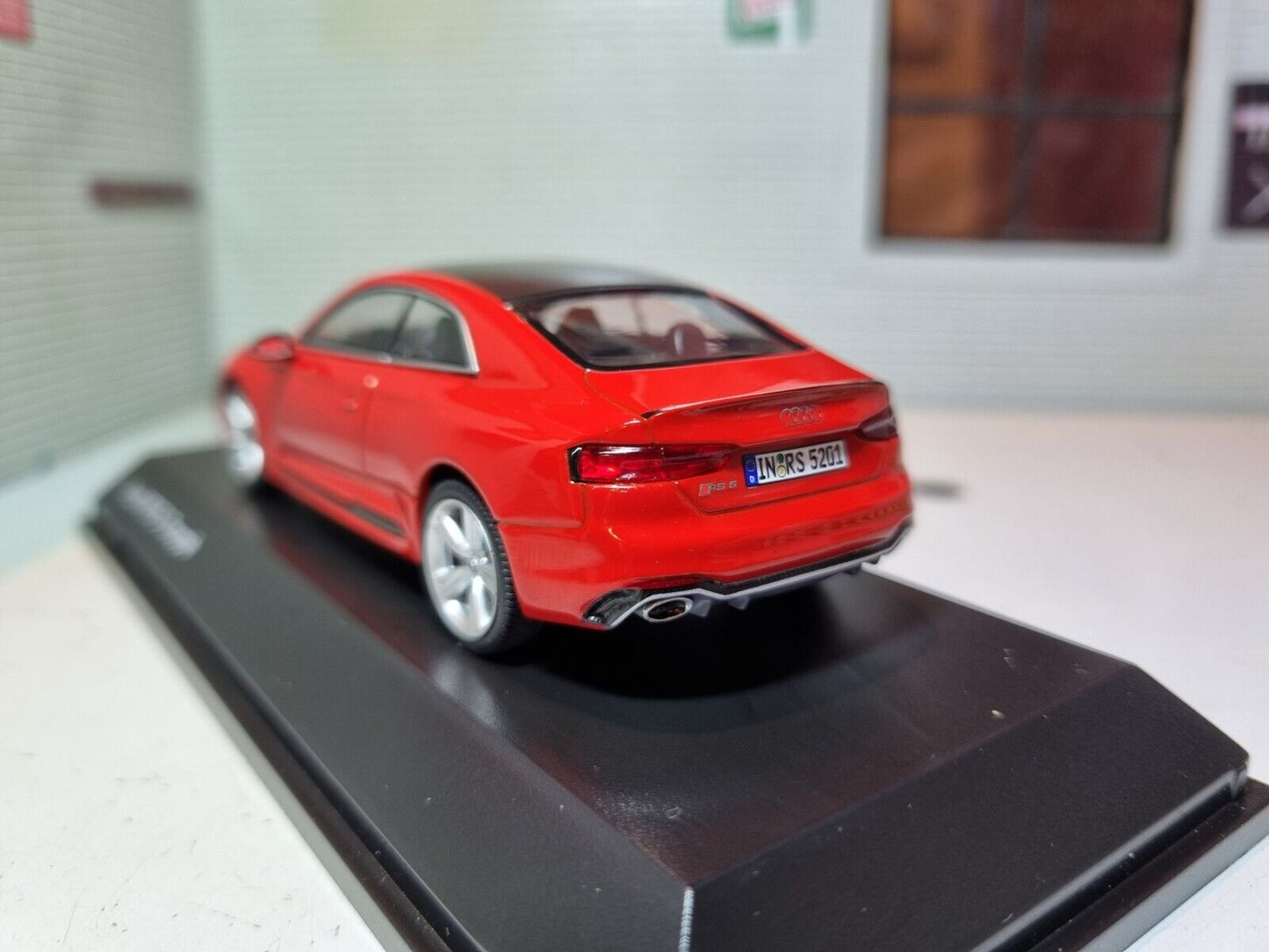 Audi 2017 RS5 Coupé Ex Concessionnaire Présentoir 1:43