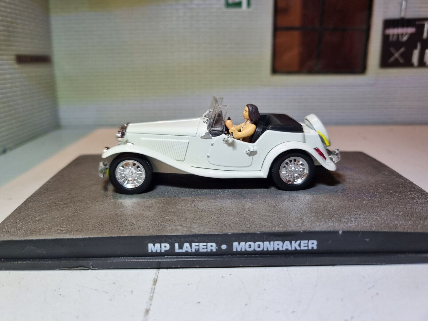 MP Lafer Convertible James Bond Moonraker 1:43
