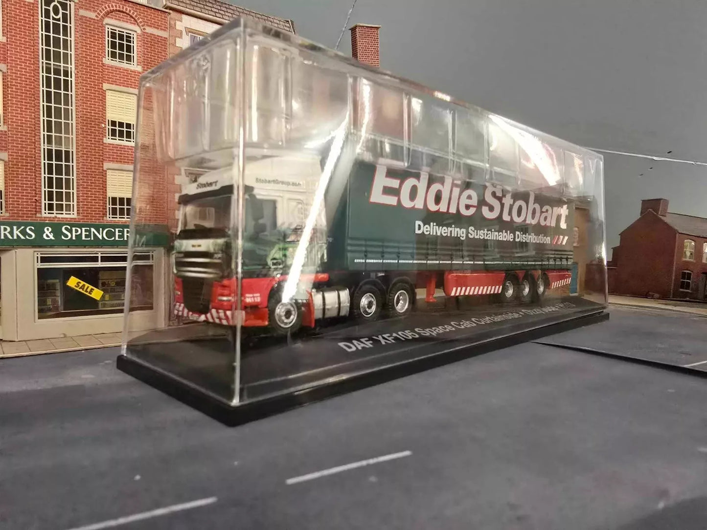 Eddie Stobart 2011 DAF XF105 Space Cab Lorry Tautliner Trailer STOB025 1:76