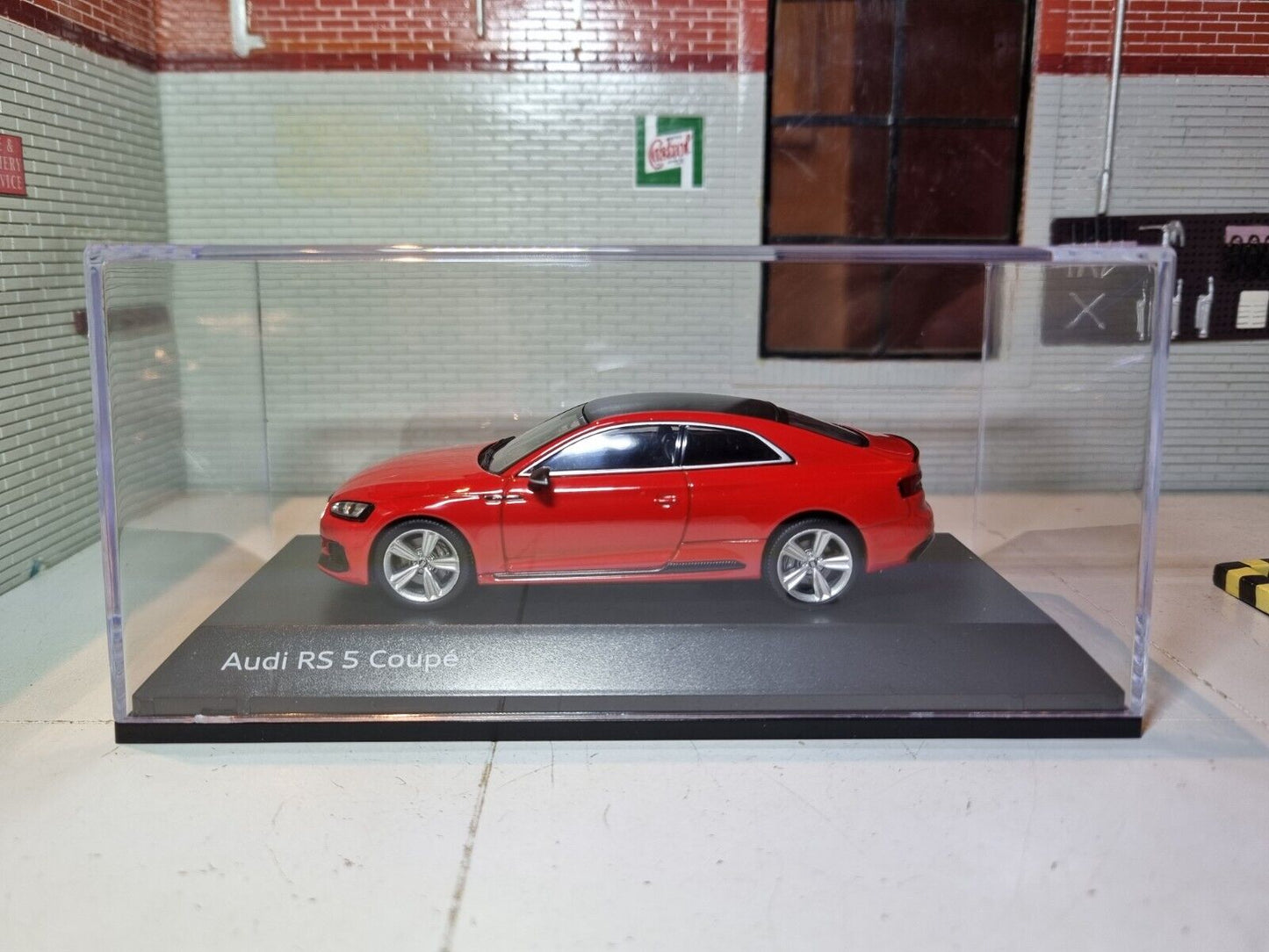 Audi 2017 RS5 Coupé Ex-Händler-Display 1:43