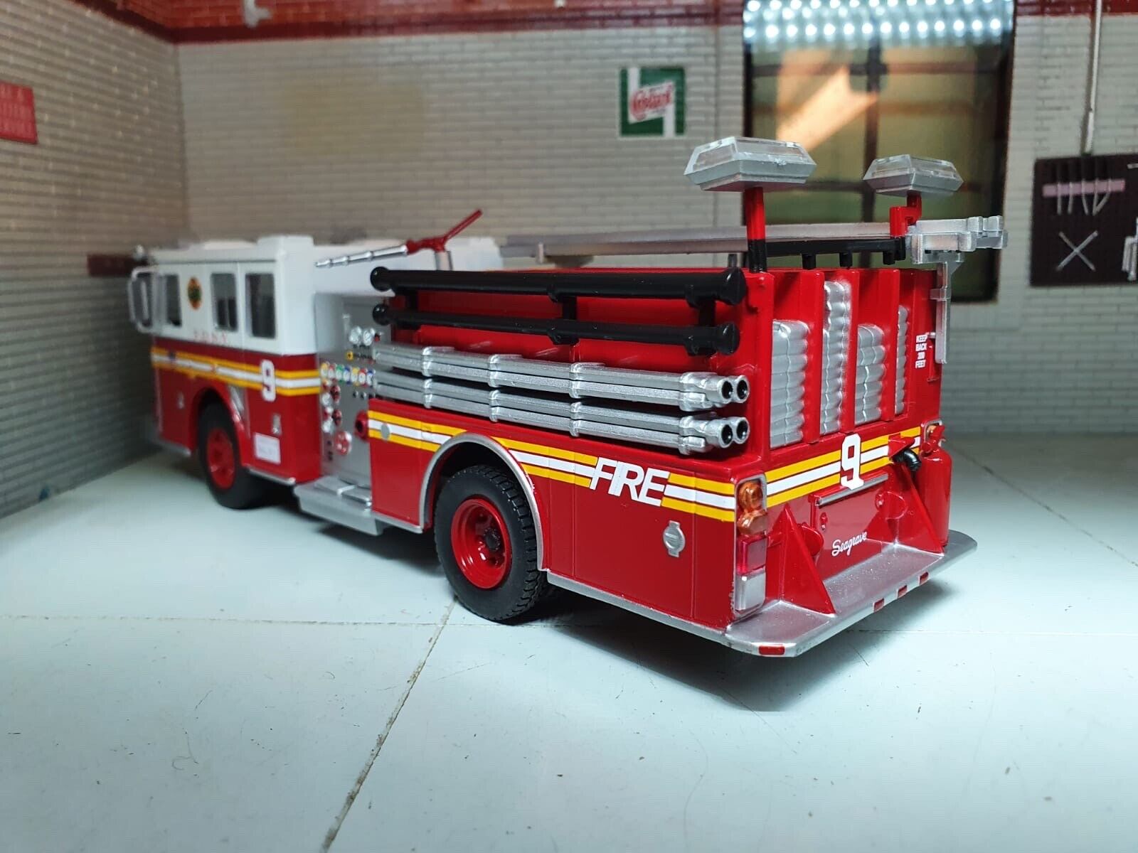 Seagrave Marauder II New York : Véhicule Pompier Américain 1/43 Seagrave Marauder II New York : Véhicule Pompier Américain 1/43