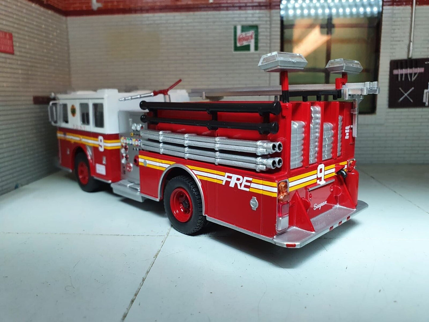 New Yorker Feuerwehrauto FDNY Seagrave Marauder 2 Pumper 1:43