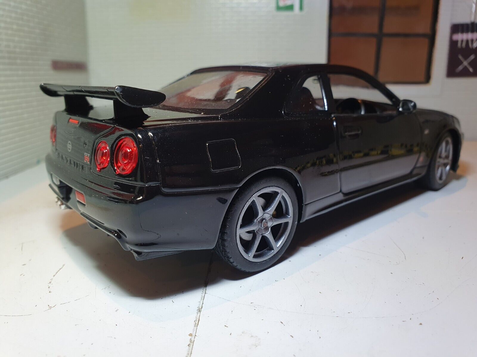 Nissan Skyline R34 GT-R 24108 Welly 1:24 – Emberton Imperial
