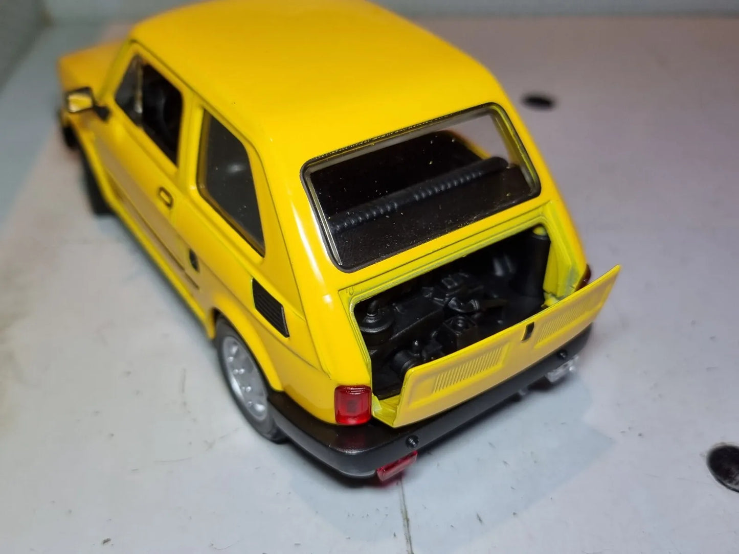 1:24 Fiat 126 jaune 1972 G échelle Welly NEX 1:21 moulé sous pression modèle de voiture 24066