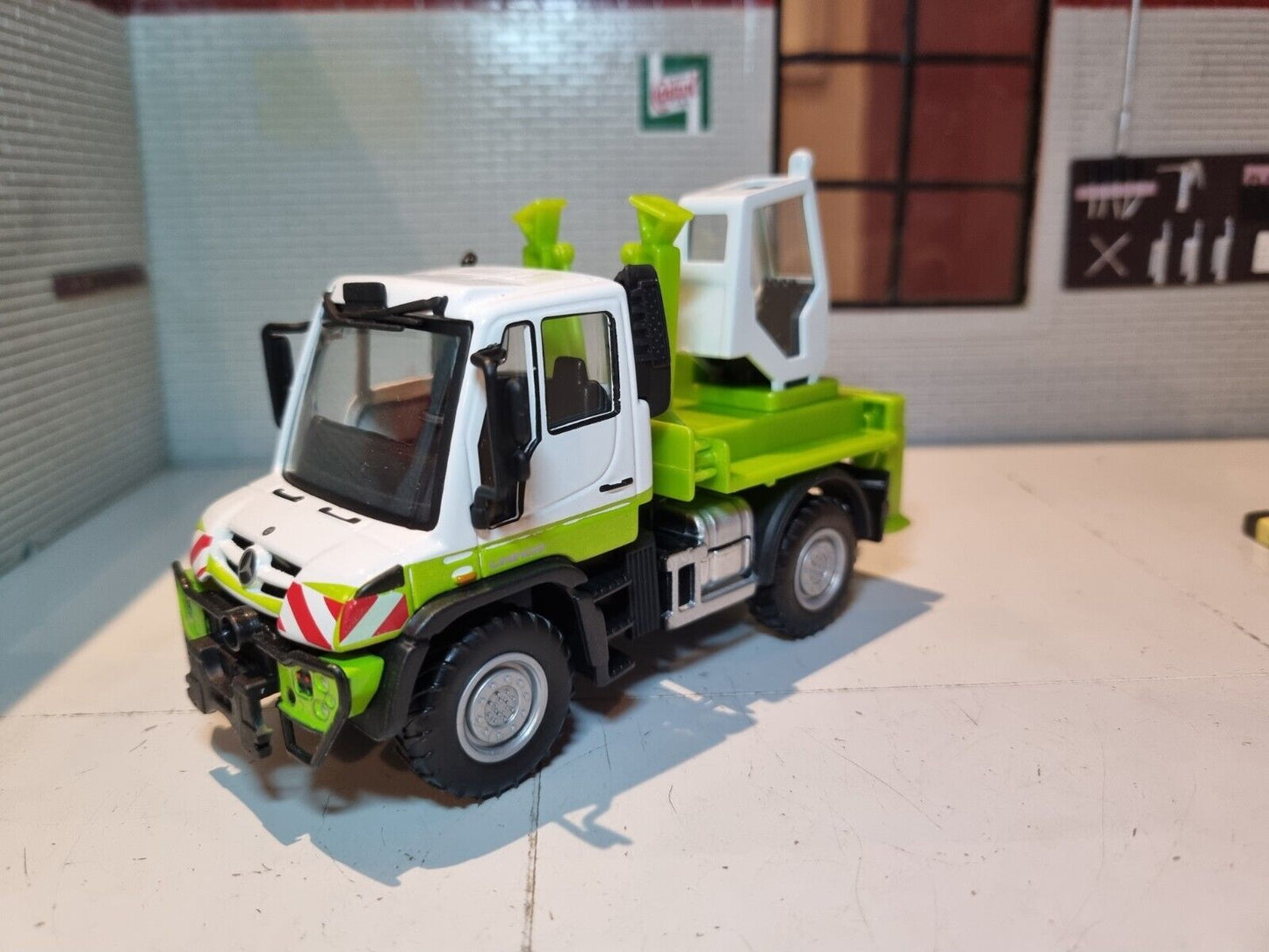 Mercedes Benz Unimog U400 21238 Maisto 1:43