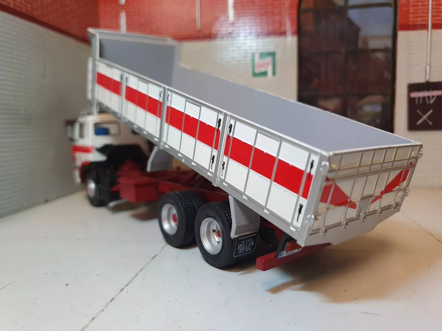 Renault 1987 DG 290 G290 6x4 Tipper Ex Magazine 1:43/1:50