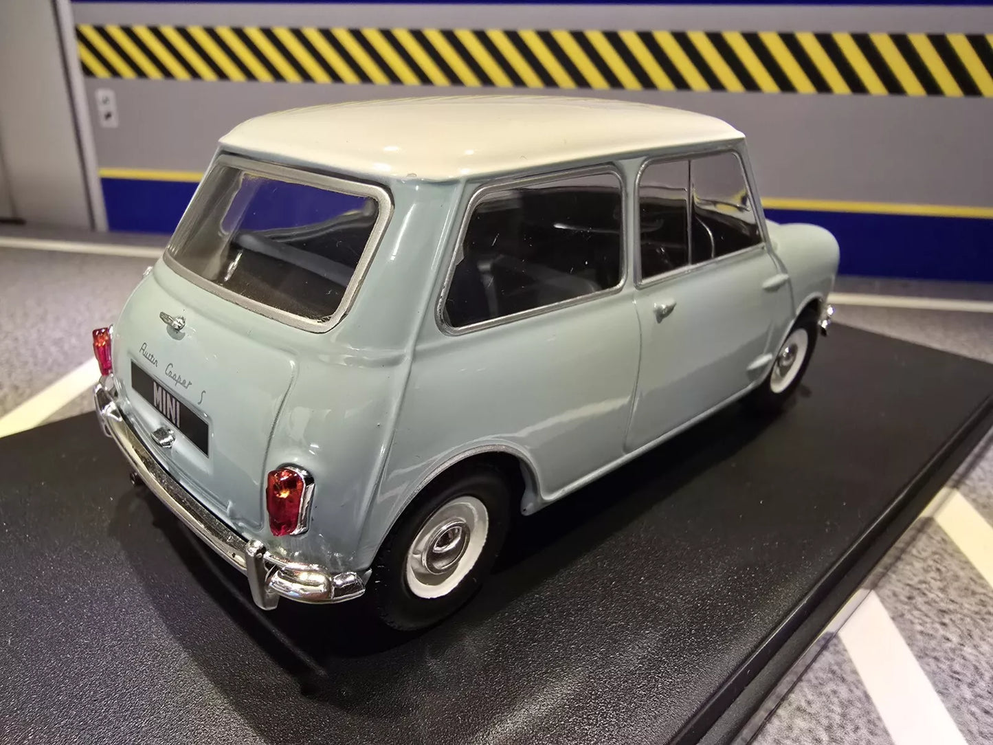 Mini Cooper S 1965 Mk1 124183 WhiteBox 1:24