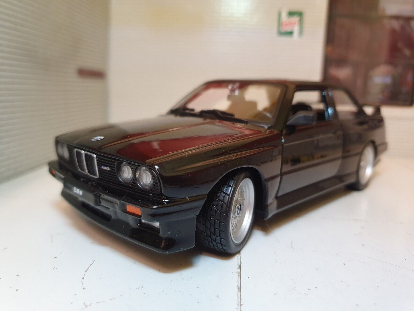 BMW 1988 M3 E30 3 Series 21100 Bburago 1:24