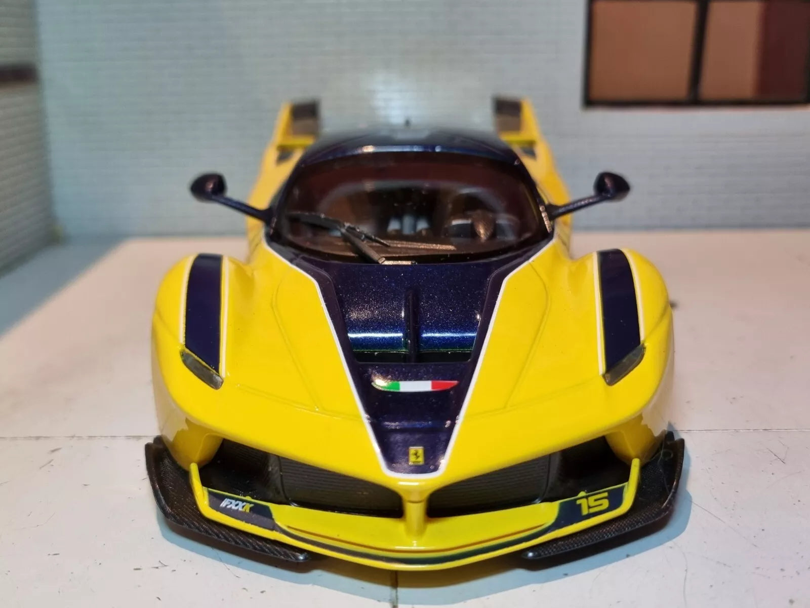ENZO FERRARI JAUNE BURAGO REF 26006YL ECHELLE AU 1 ENZO FERRARI JAUNE BURAGO REF 26006YL ECHELLE AU 1
