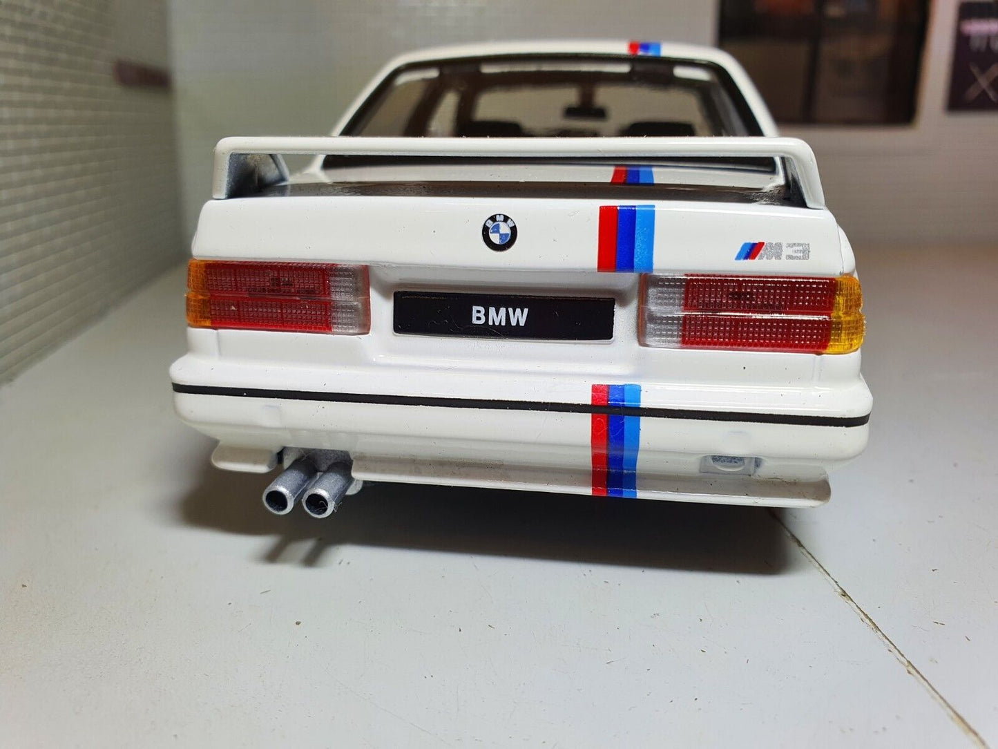 BMW 1988 3 Series M3 E30 21100 Bburago 1:24 – Emberton Imperial