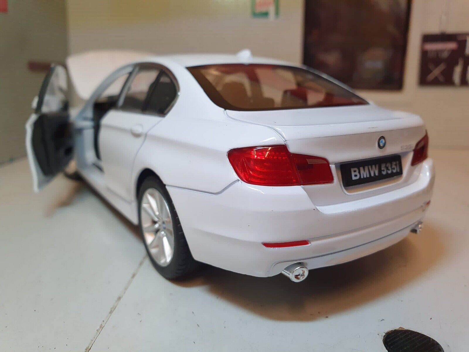 BMW 5 Series 535i F10 Saloon 24026 Welly 1:24 – Emberton Imperial