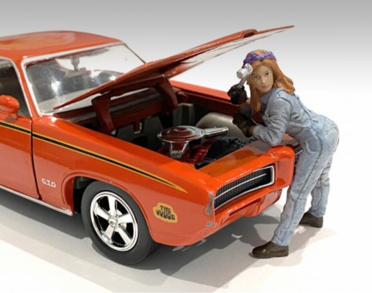 Female Mechanic With Wrench AD-38344 American Diorama 1:24