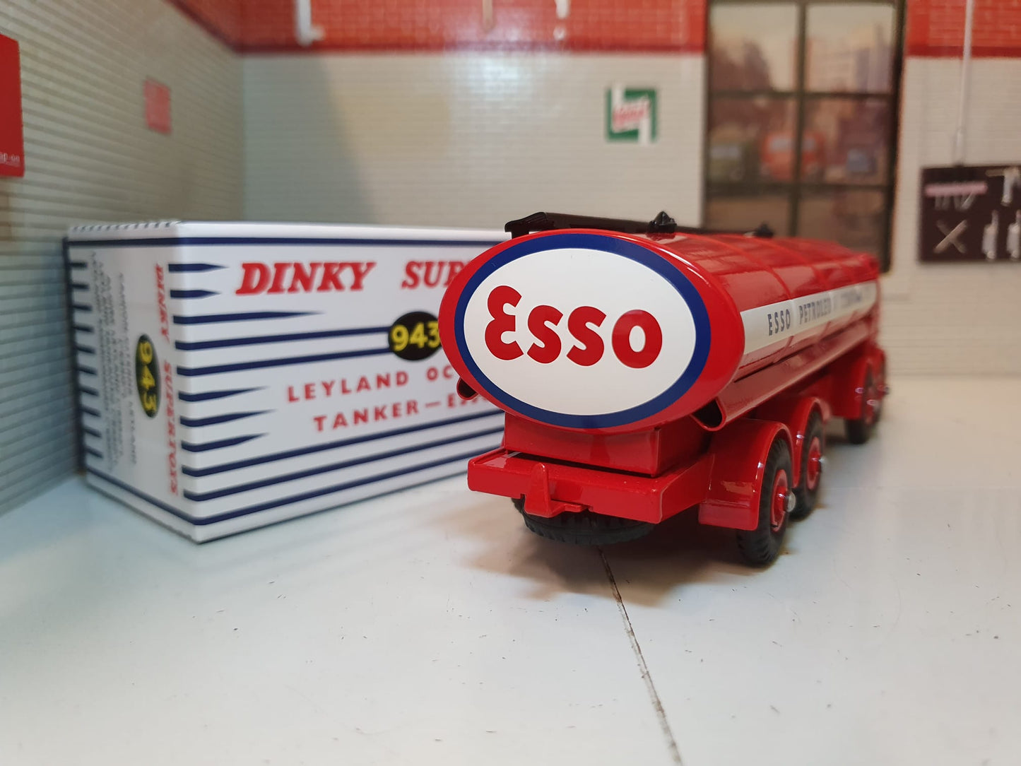 Leyland Octopus Tanker Esso #943 Dinky
