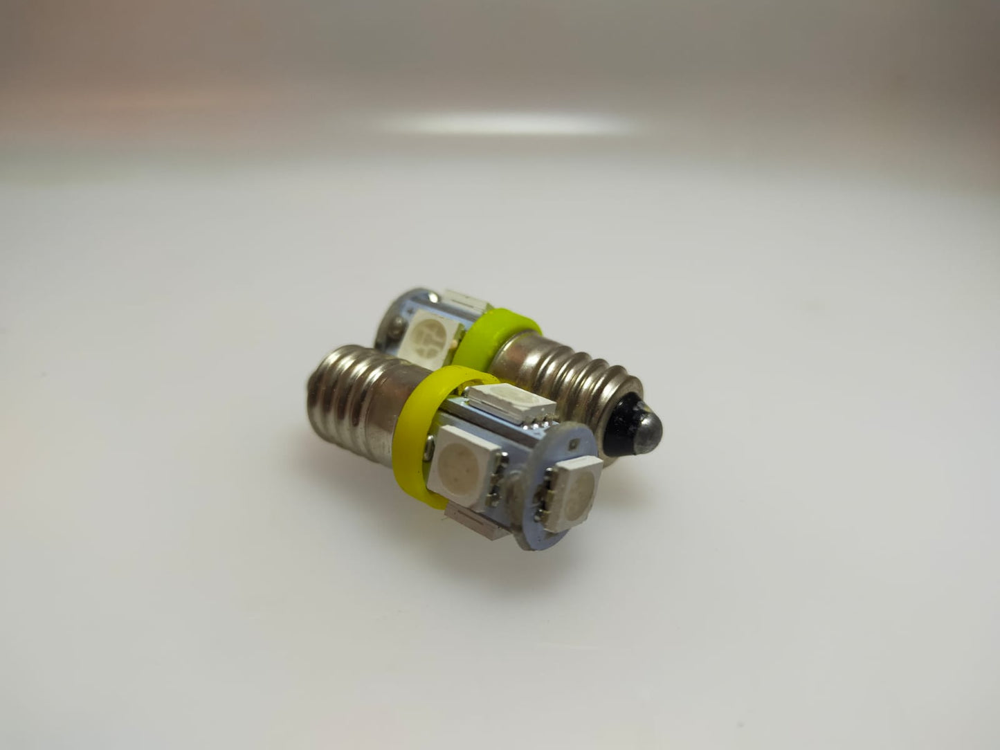 Ampoules LED/à filament E10 à visser