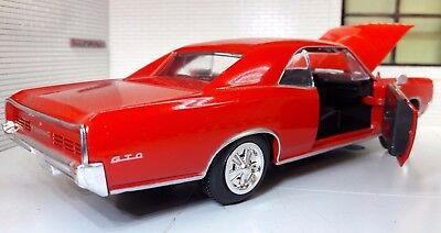 Pontiac GTO 1966 Toit rigide 71853 New Ray 1:24