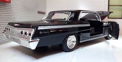 Chevrolet 1962 Impala SS 396 71843 New Ray 1:24