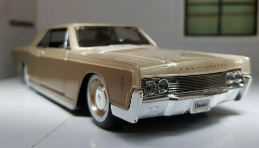 Lincoln 1966 Continental Custom V8 32531 Maisto 1:26