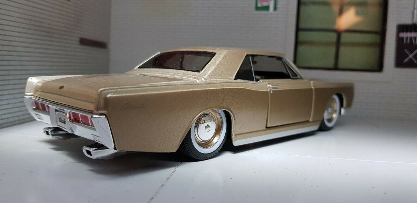 Lincoln 1966 Continental Custom V8 32531 Maisto 1:26