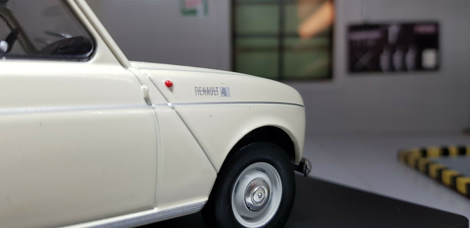 Renault 4l best sale miniature