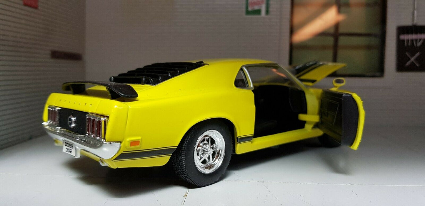 Model Ford Mustang 302 GT 1970 Boss Yellow 1:24 Scale Welly Diecast Detailed Car