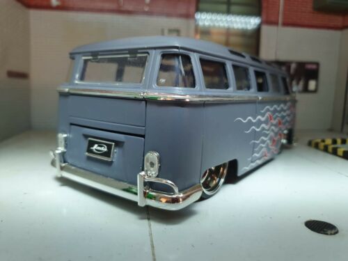 Volkswagen Kombi T1 Bus Disney Jada Toys 1:24 + Figura Mickey Mouse - 17 anos! Loja on-line de Volkswagen Kombi T1 Bus Disney Jada Toys 1:24 + Figura Mickey Mouse - 17 anos! Loja on-line de