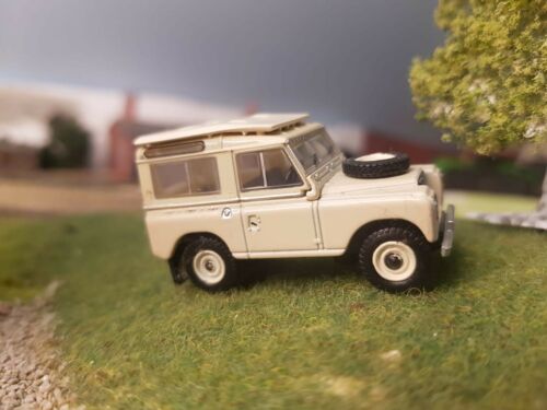 Limestone Land Rover Land Rover Series 3 Station Wagon 1977 SWB Limestone Oxford 1:76 ...