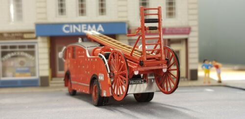 Dennis F Series F12 Fire Tender Suffolk Brigade Engine Model 1:72/1:76 Oxford