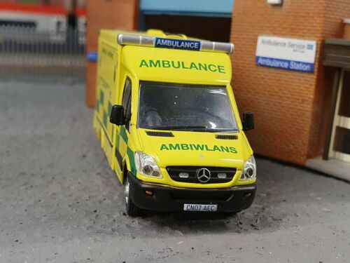 Mercedes Sprinter Welsh NHS Ambulance LAS UVG Modèle Modulaire 1:76 HO/OO/00