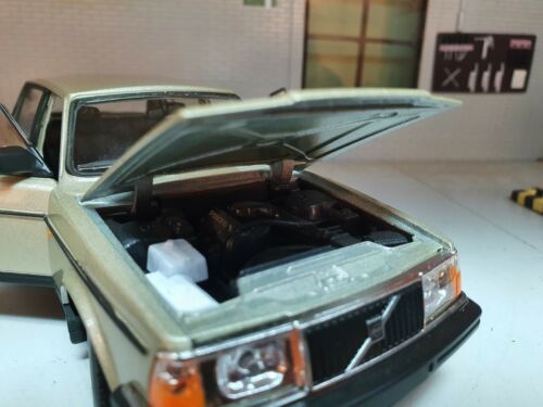 Volvo 1986 240 GL Limousine 24102 Welly 1:24